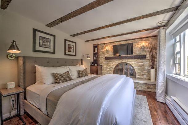Auberge Sous L'Edredon B&B Saint-Sauveur Exterior photo
