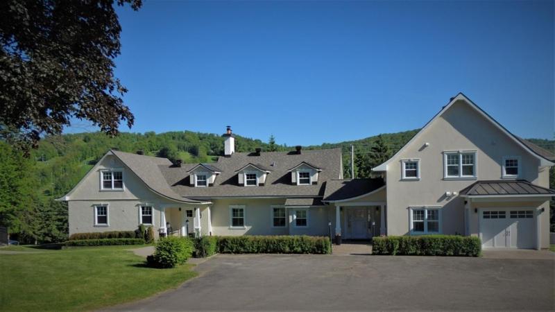 Auberge Sous L'Edredon B&B Saint-Sauveur Exterior photo